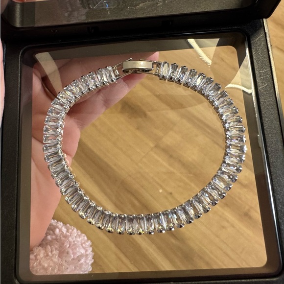 Cubic Zirconia Clear Crystal Tennis Bracelet - Classic Sparkle New - Picture 2 of 4